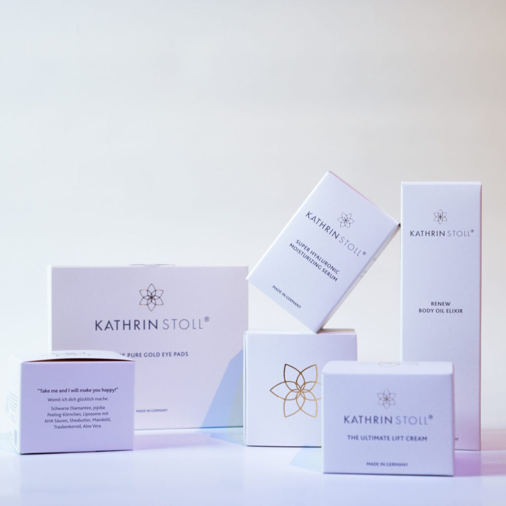 Das Bild zeigt eine Zusammenstellung von verschiedenen Verpackungen für Kathrin Stoll